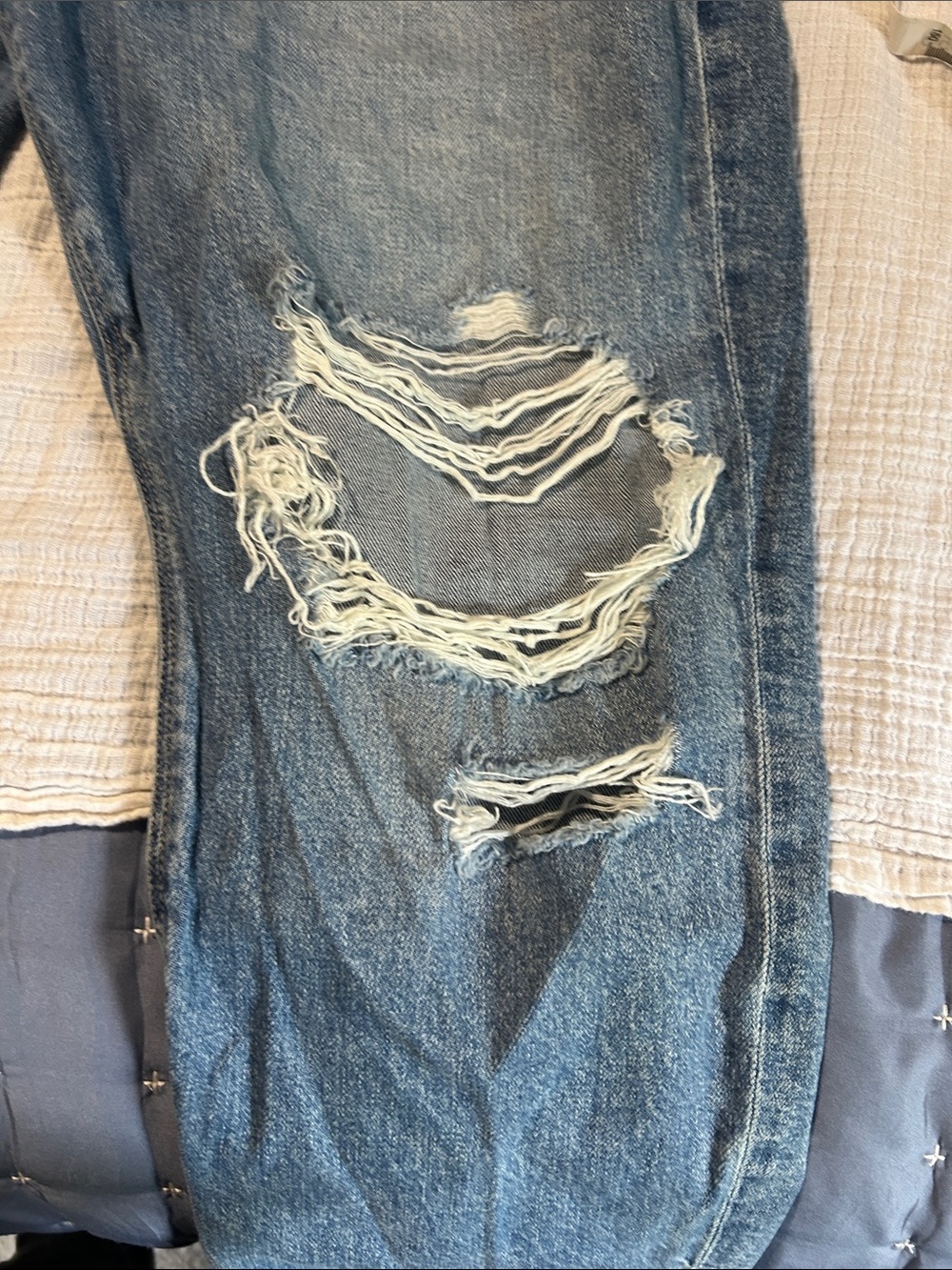 American Eagle Mom Jean Strigid  Lt Blue Ripped Slim-Straight Size 14 XSHORT - Picture 7 of 10